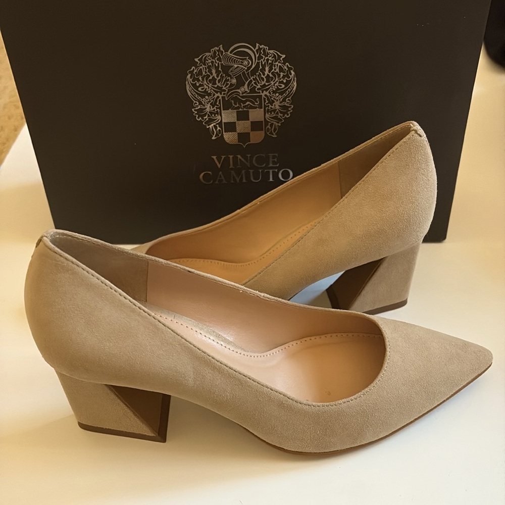 NEW Vince Camuto Hailenda Pump Block Heel Tortilla Suede NIB